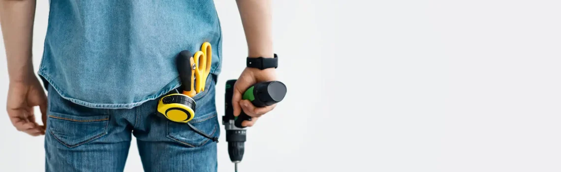 Professional handyman installing curtain rods and mounting window blinds in spacious Dubai bedroom ensuring proper alignment and smooth operation of treatments